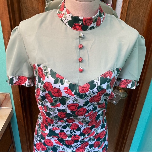 Women's NWOT Floral Wiggle Pinup Couture Laura Byrnes Dress Size 2X - Picture 13 of 16